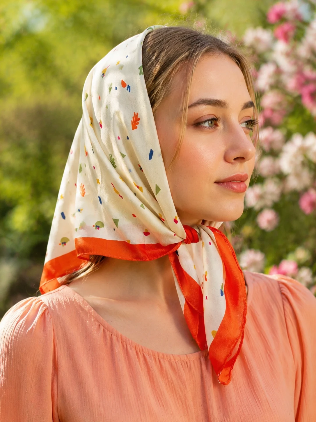 daaeab49-d266-4318-92b8-1b4c3485e89b مینی اسکارف نخی